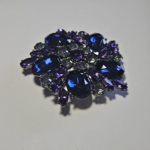**Final Sale** Dark Silver Tone Purple Blue Gray Rhinestone Brooch - Picture 7 of 9